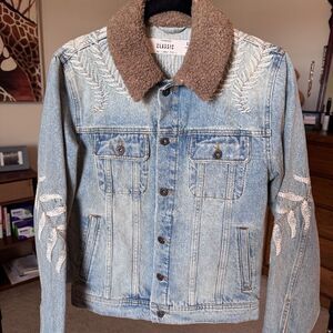 Topman Classic Denim Trucker Jacket Sherpa Collar Floral Embroidery Light Wash